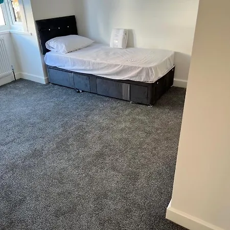 Ensuite Room At Hayes